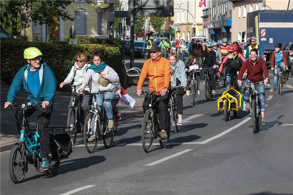 Per Rad machten sich mehrere hundert Demonstranten von Aplerbeck und von Huckarde aus auf den Weg.