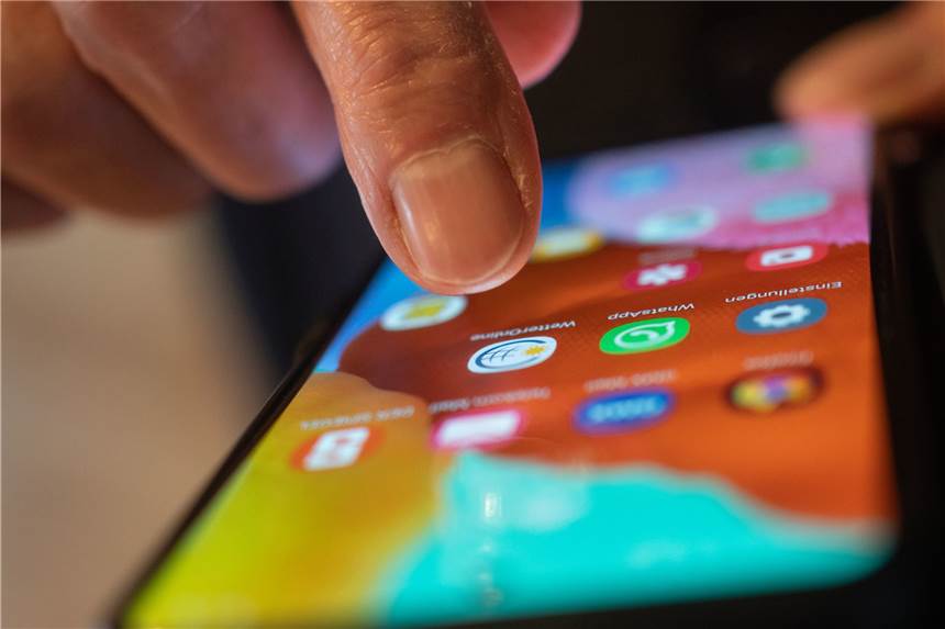 Neue Betrugsmasche: Täter gaben sich per Whats-App als Tochter aus Per Whatsapp nahmen die Betrüger Kontakt zu den Geschädigten auf. Die Polizei rät bei Zweifeln über einen anderen Kommunikationsweg Kontakt zum Angehörigen aufzunehmen.