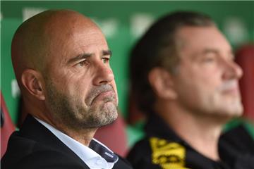 Peter Bosz sagt über das 2:1 in Augsburg: "Heute war es für mich das schlechteste Spiel, seit ich BVB-Trainer bin."