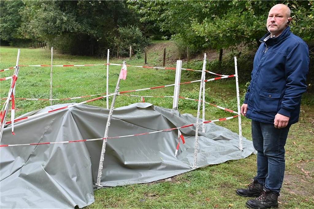 Mysteriöser Pferde-Tod: Polizei muss nun doch wieder ermitteln Peter Büning glaubt nicht an einen natürlichen Tod seiner Stute Bahila und hofft mit seiner Frau, dass die Hintergründe eines Tages aufgeklärt werden.