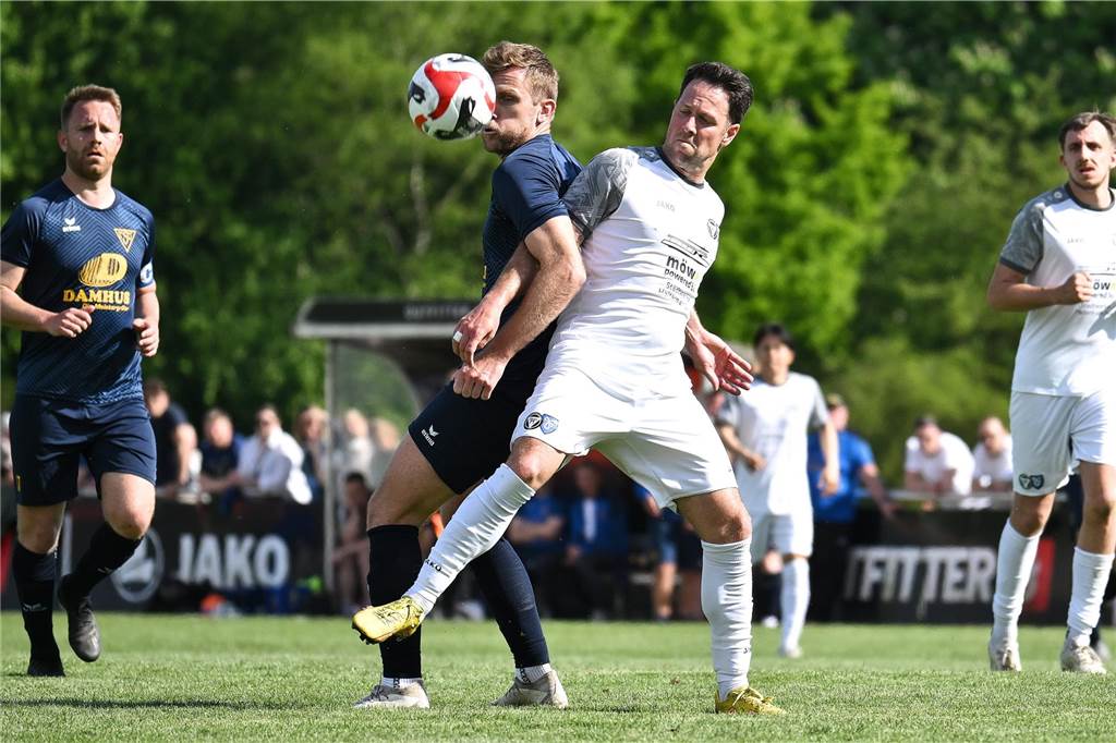 Peter Elbers stand überraschend im Kader und wurde auch eingewechselt. Der Halterner hatte eigentlich im vergangenen Sommer mit dem Fußballspielen aufgehört und kurz darauf den Posten des Co-Trainers beim TuS übernommen.