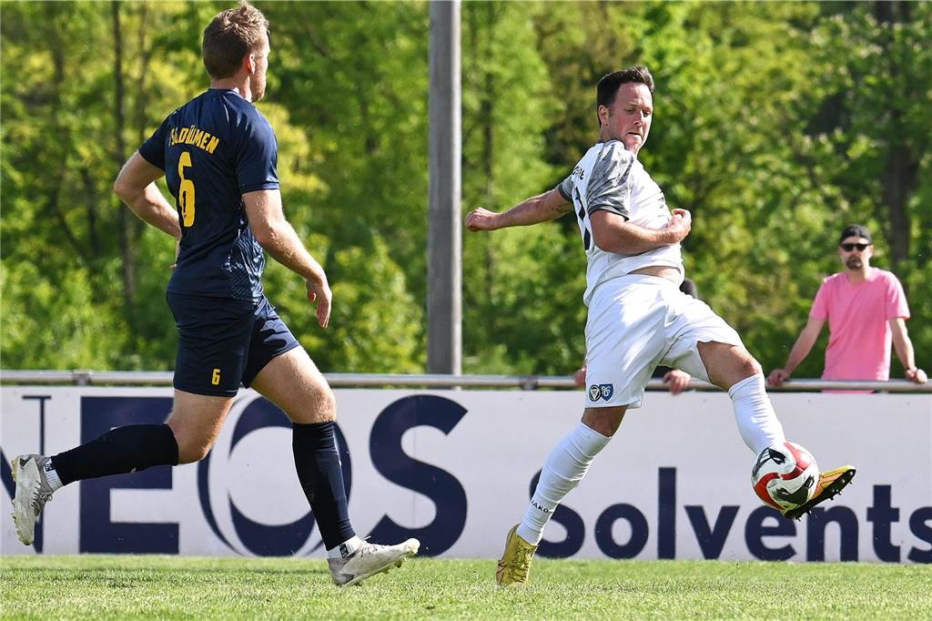 Peter Elbers stand überraschend im Kader und wurde auch eingewechselt. Der Halterner hatte eigentlich im vergangenen Sommer mit dem Fußballspielen aufgehört und kurz darauf den Posten des Co-Trainers beim TuS übernommen.
