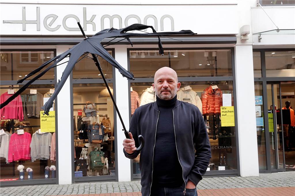 Neue Corona-Regeln: Einzelhändler erleichtert - Gastronomen frustriert Peter Heckmann (Modehaus Heckmann Haltern und Coesfeld, Modewerk) hat mit verschiedenen Aktionen auf die Not des Einzelhandels aufmerksam gemacht. Er schöpft jetzt Hoffnung.