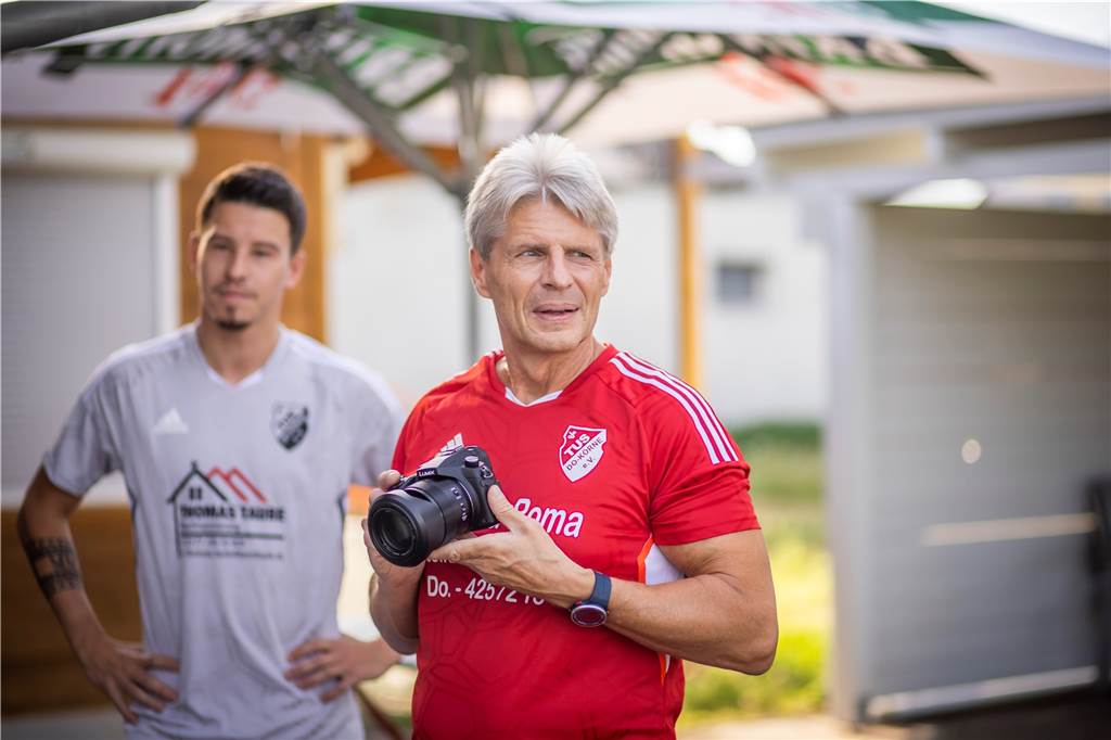 Chaos beim TuS Körne erreicht nächste Stufe: Trainer der Bezirksliga-Mannschaft tritt zurück Peter Lenz (r.) ist beim Bezirksligisten TuS Körne zurückgetreten.