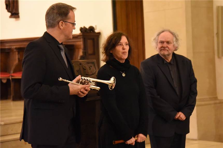 Drei Musiker spielen beim Konzert zum Ende der Weihnachtszeit den Frühling herbei Peter Mönkediek (Trompete), Hanne Feldhaus (Blockflöte) und Gijs van Schoonhoven (Orgel) spielten den Frühling herbei.