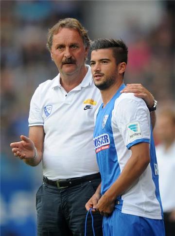 Peter Neururer mit Marco Terrazzino, der in Linden zwei Tore erzielte.