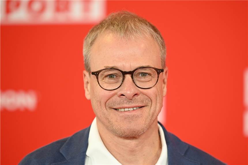 Schalker Ex-Finanzchef Peter Peters will DFB-Präsident werden Peter Peters, ehemaliger Schalker Finanzvorstand, will DFB-Präsident werden.