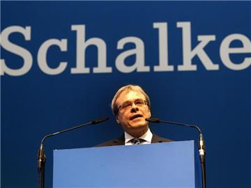 Peter Peters verkündete Schalkes Rekordzahlen.
