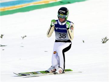 Peter Prevc jubelt über seinen 250-Meter-Sprung. Foto: Vegard Wivestad Grott
