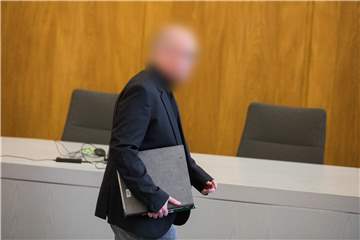 Peter S. auf dem Weg zur Anklagebank.