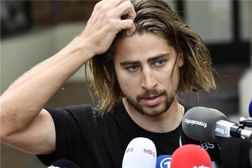 CAS-Verhandlung wegen Tour-Ausschluss Sagans am 5. Dezember Peter Sagan stellt sich nach seinem Tour-Ausschluss in Vittel der Presse. Foto: Dirk Waem