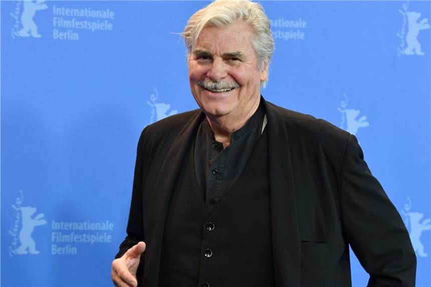 Peter Simonischek wird für sein Lebenswerk geehrt Peter Simonischek wird geehrt. Foto: Jens Kalaene
