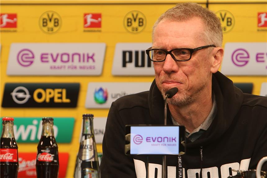 Peter Stöger: Das ist eine richtig coole Geschichte Peter Stöger erwartet auch gegen Augsburg ein körperbetontes Spiel.