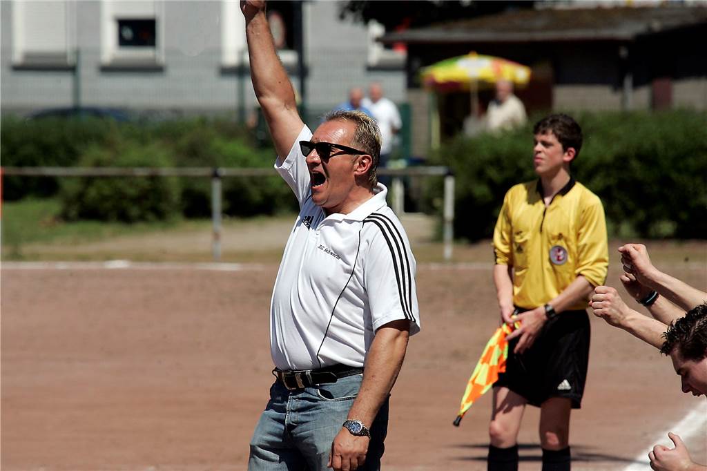 Castrop-Rauxeler Sommermärchen 2006: Spvg Schwerin II schnappt eigener Ersten einen Titel weg Peter Wach als Trainer der Spvg Schwerin II beim Entscheidungsspiel im Jahr 2006.