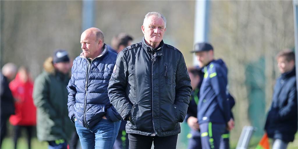 Video: Spvg Schwerin braucht noch Talente auf speziellen Positionen Peter Wach (r) ist zusammen mit Trainer Dennis Hasecke und dem kommenden Co-Trainer Tino Muth für die Kaderplanung bei der Spvg Schwerin zuständig.