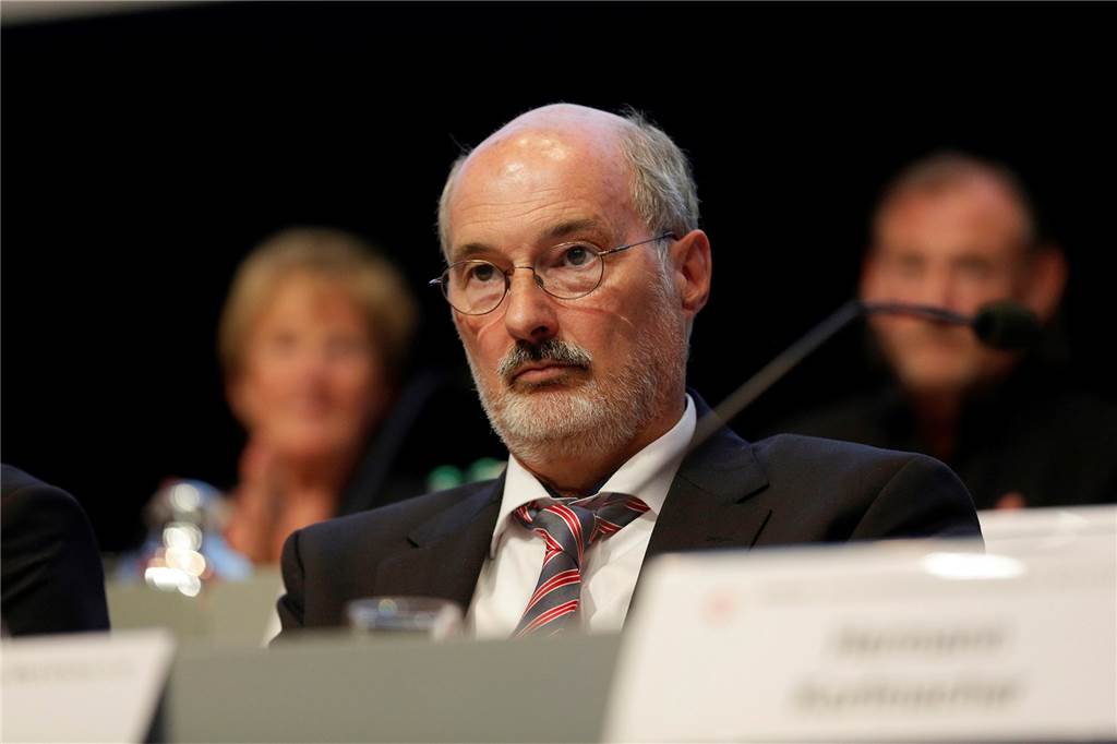 VfL-Chef Westermann zu den Sperrungen: „Wir dürfen uns nicht gegenseitig beschimpfen!“ Peter Westermann ist unter anderem Vize-Präsident des Fußball- und Leichtathletik-Verbandes Westfalen und gehört dem DLV-Präsidium an.