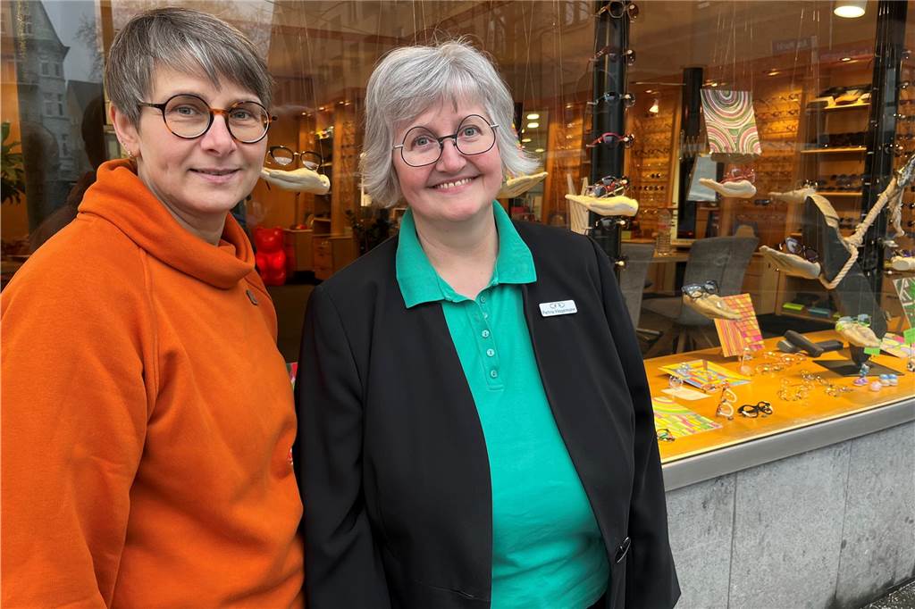 Gerüchte um Schließung der Brillenphantasie: „Da ist rein gar nichts dran“ Petra Hagemann (r.) und ihre Mitarbeiterin Sylvia Trippelsdorf haben nicht vor, die Brillenphantasien in der Castroper Altstadt zu schließen.