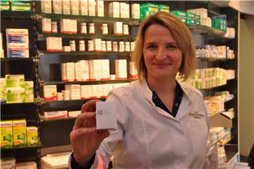Petra Hruby in ihrer Hubertus-Apotheke in Legden.