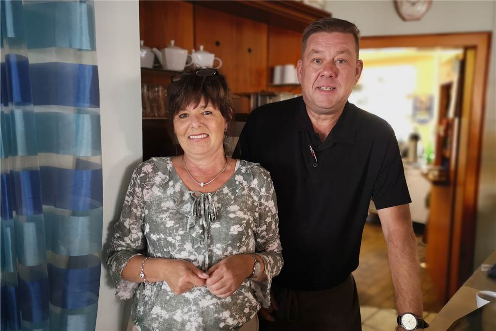3G-Regel in Dorstener Gastronomie problemlos: „Leute wollen einfach raus“ Petra Paulus, Mitarbeiterin und Stephan Witucki, Inhaber des Kaffeekännchens in Dorsten.