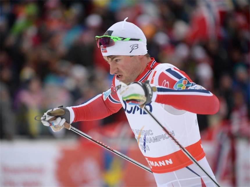 Langlauf-Bundestrainer Ullrich: «Galionsfigur» Northug Petter Northug bringt den Sieg der Norweger als Schlussläufer ins Ziel. Foto: Fredrik Sandberg
