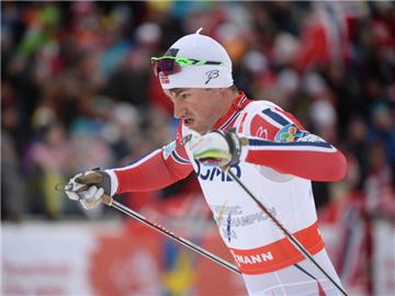 Petter Northug bringt den Sieg der Norweger als Schlussläufer ins Ziel. Foto: Fredrik Sandberg