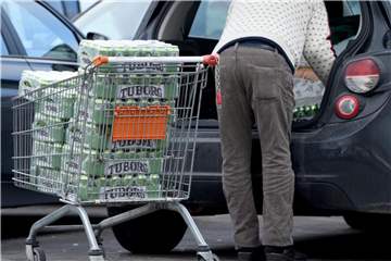 Pfandfreies Dosenbier an der deutsch-dänischen Grenze ist seit Jahren ein Streitthema zwischen Berlin, Kopenhagen und Kiel. Foto: Carsten Rehder