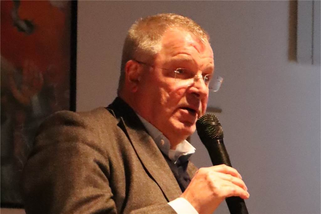 Urbanuskirche in Rhade wird ab Juni umfangreich saniert Pfarrer Alfred Voss erläuterte unter anderem die Finanzierung des Projekts.