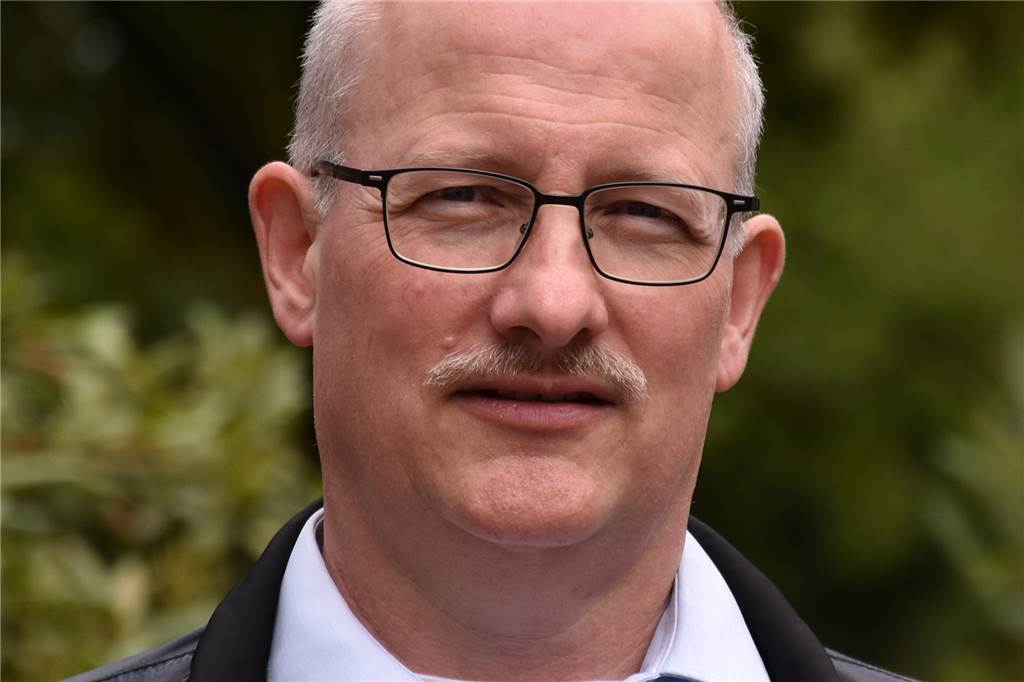 Wenn Weihwasser nicht hilft: Castrop-Rauxeler Kirchen wappnen sich gegen das Coronavirus Pfarrer Arno Wittekind von der evangelischen Paulus-Kirchengemeinde Castrop.