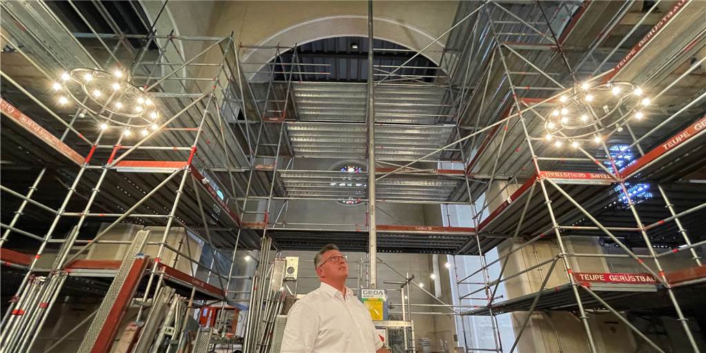 Baustelle Kirche: So haben die Dorstener St. Agatha noch nicht gesehen (mit Fotostrecke) Pfarrer Rüdiger in der Kirche St. Agatha