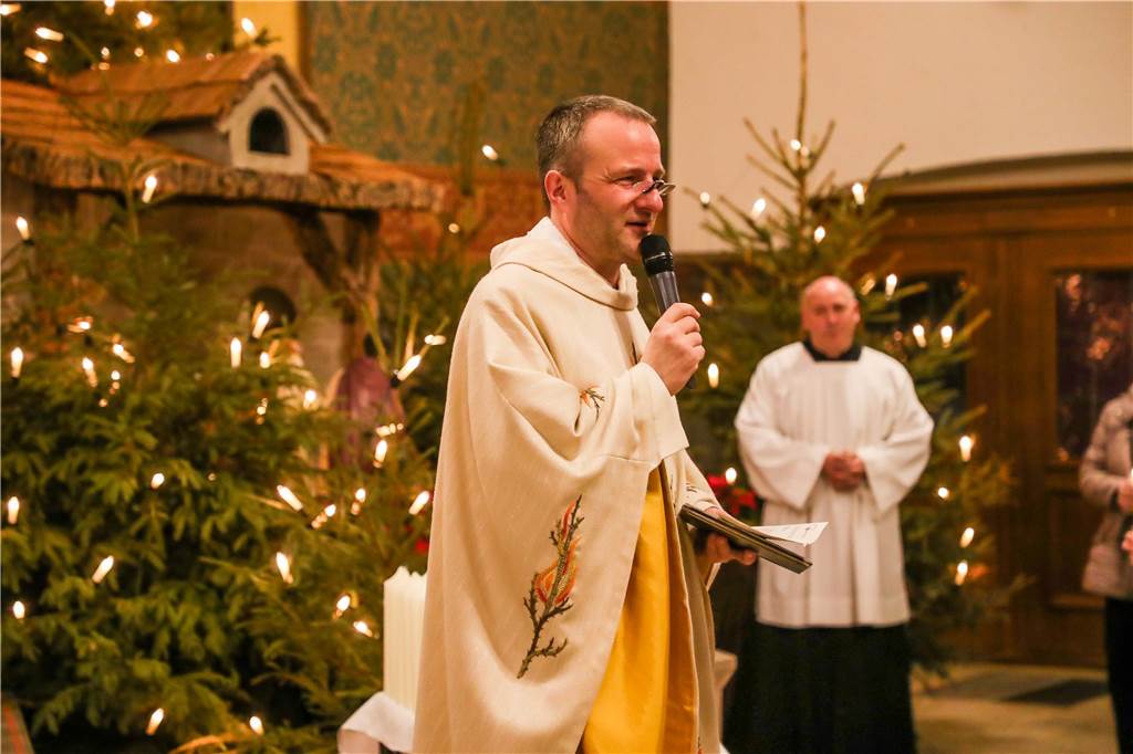 Corona und der Heilige Abend: Nur mit Ticket in den Weihnachtsgottesdienst Pfarrer Guido Hörnchen und sein Pastoralteam haben am Heiligen Abend gut zu tun: Es wird in diesem Jahr doppelt so viele Gottesdienste geben wie sonst.