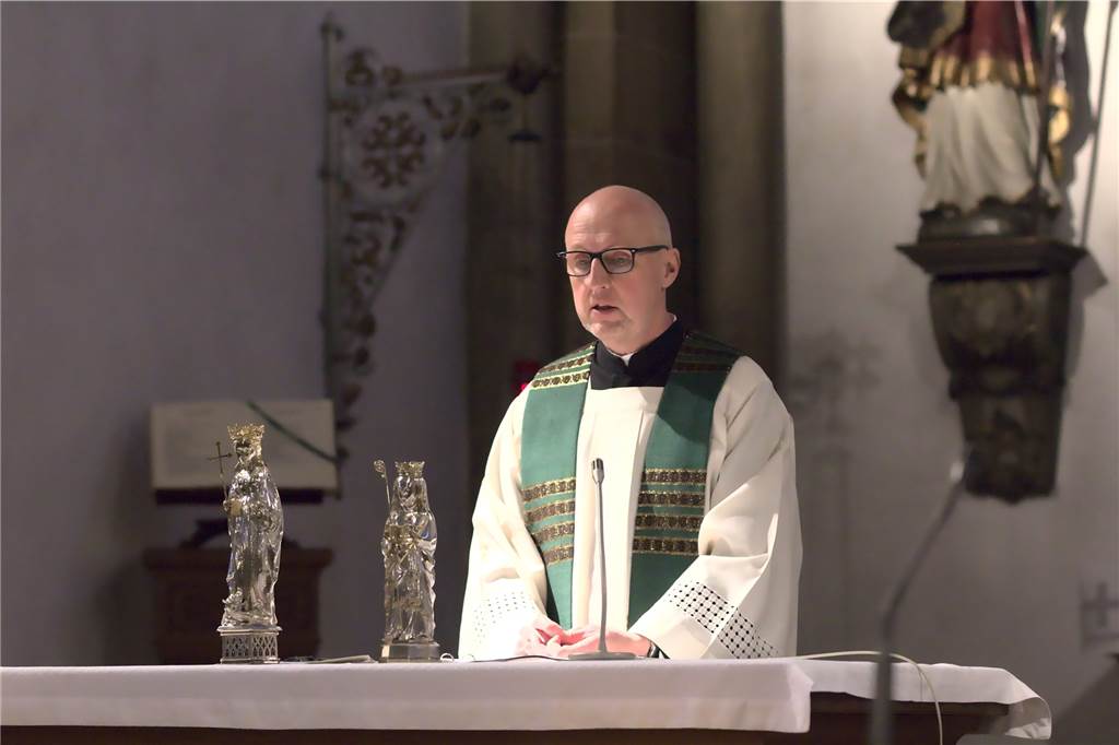Pfarrer Siegfried Thesing: „Schreiben aus Rom atmet Angst“ Pfarrer Siegfried Thesing segnet jeden Menschen.