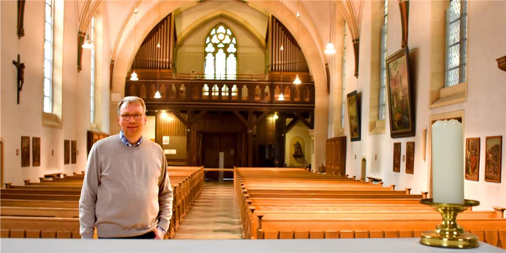 St.-Georg-Kirche wird saniert: Gemeinde braucht 40.000 Euro Spenden Pfarrer Stefan Jürgens in der St.-Georg-Kirche. Bis Weihnachten wird das Ottensteiner Gotteshaus umfangreich saniert. Dafür hofft die Gemeinde noch auf rund 40.000 Euro Spenden.