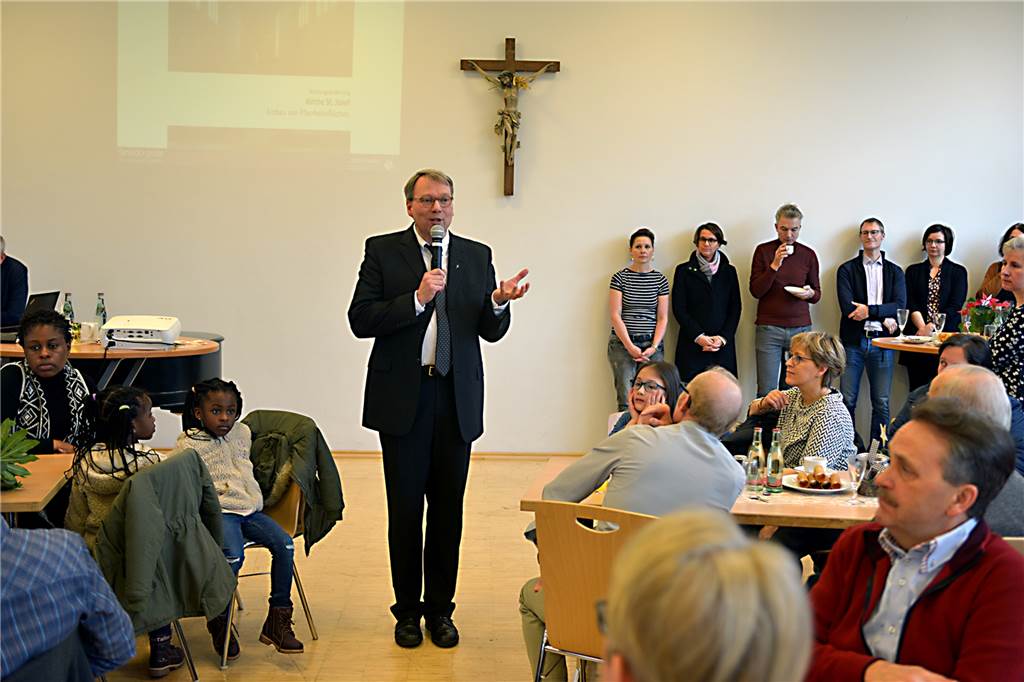 Umbau der Josefskirche in Ahaus verzögert sich um mehrere Monate Pfarrer Stefan Jürgens stellte auf dem Neujahrsempfang die für die Josefskirche geplanten Umbaumaßnahmen vor.