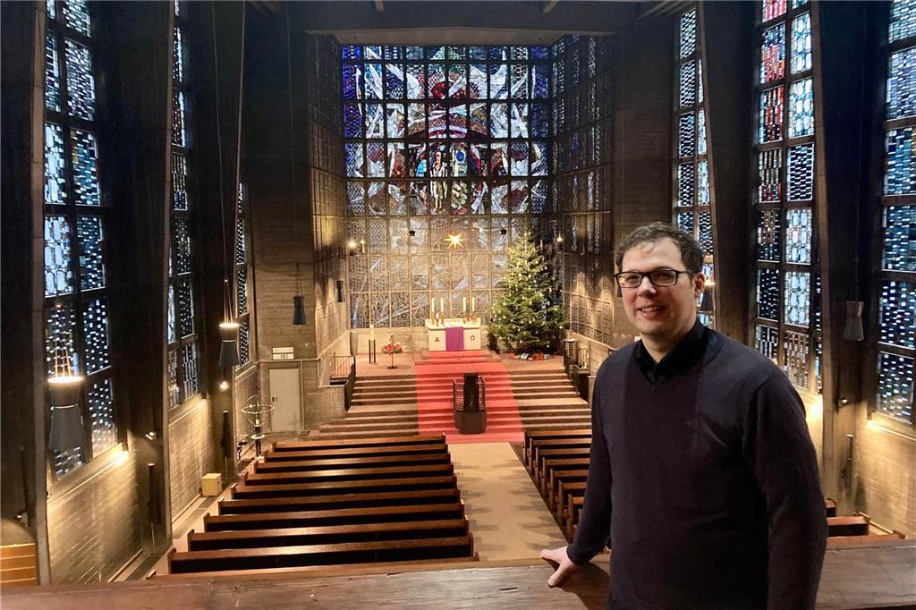 „Volles Programm“: Endlich wieder ein normales Weihnachtsfest in Kirchen Pfarrer Thomas Böhmert im Innenraum der Nicolai-Kirche. Das Gotteshaus ist schwer zu heizen und wird deshalb auch zu Beginn des neuen Jahres für drei Monate nicht für Gottesdienste genutzt.