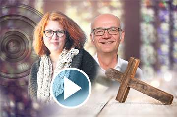 Pfarrerin Kerstin Schiffner und Pfarrer Ludger Keite bringen den Gottesdienst in Ihr Wohnzimmer.