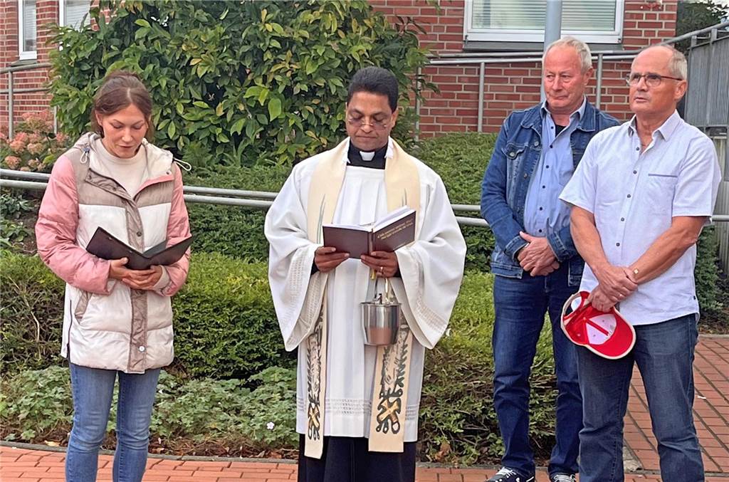 Die Vertreter der Kirchengemeinden bei der Segnungszeremonie
