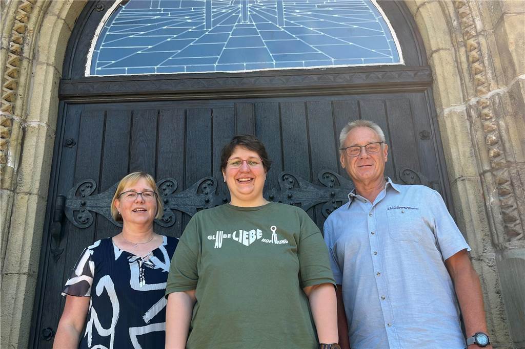 Großer Personalwechsel in Evangelischer Gemeinde Brambauer Pfarrerin Martina Lembke-Schönefeld (l.) hofft, ihre 75-Prozent-Stelle zu behalten. Jürgen Salamon (r.) bleibt stellvertretender Vorsitzender des Presbyteriums.