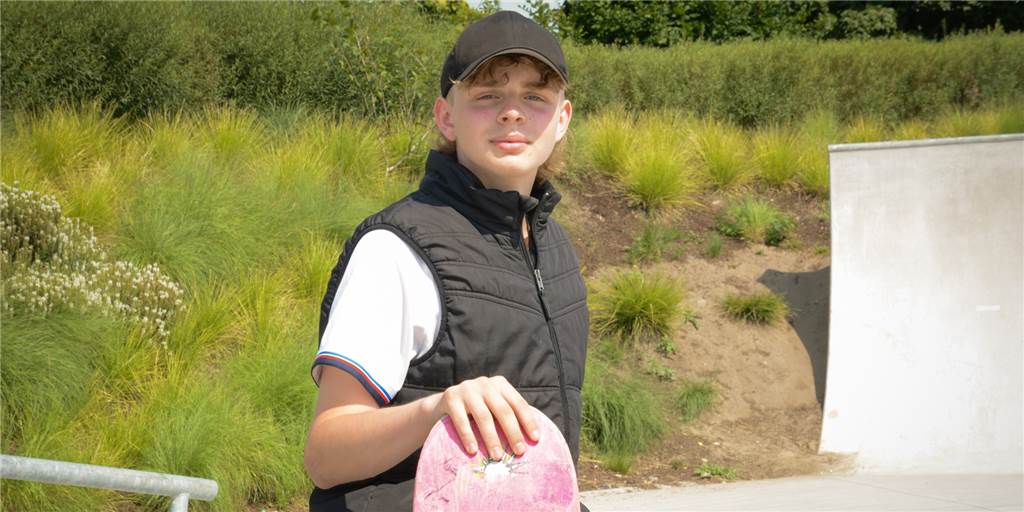Phil (17) lobt modernen Skatepark in Dorsten - doch es gibt auch Kritik Phil aus Schermbeck kommt zum Skaten nach Dorsten. Seine Freunde und er nutzen den neuen Skatepark am Treffpunkt Altstadt.