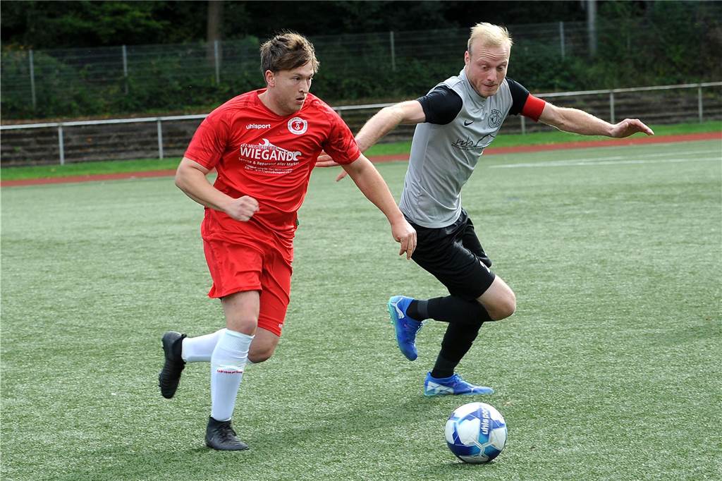 Phil Freiwald am Ball.