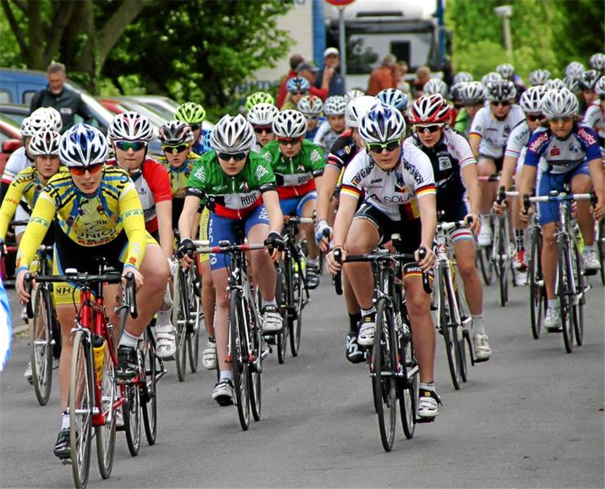 Wernke holt für NRW Platz acht Philine Wernke (vorne rechts) beendete die TMP-Tour als achte Deutsche. In der Gesamtwertung wurde sie 14.