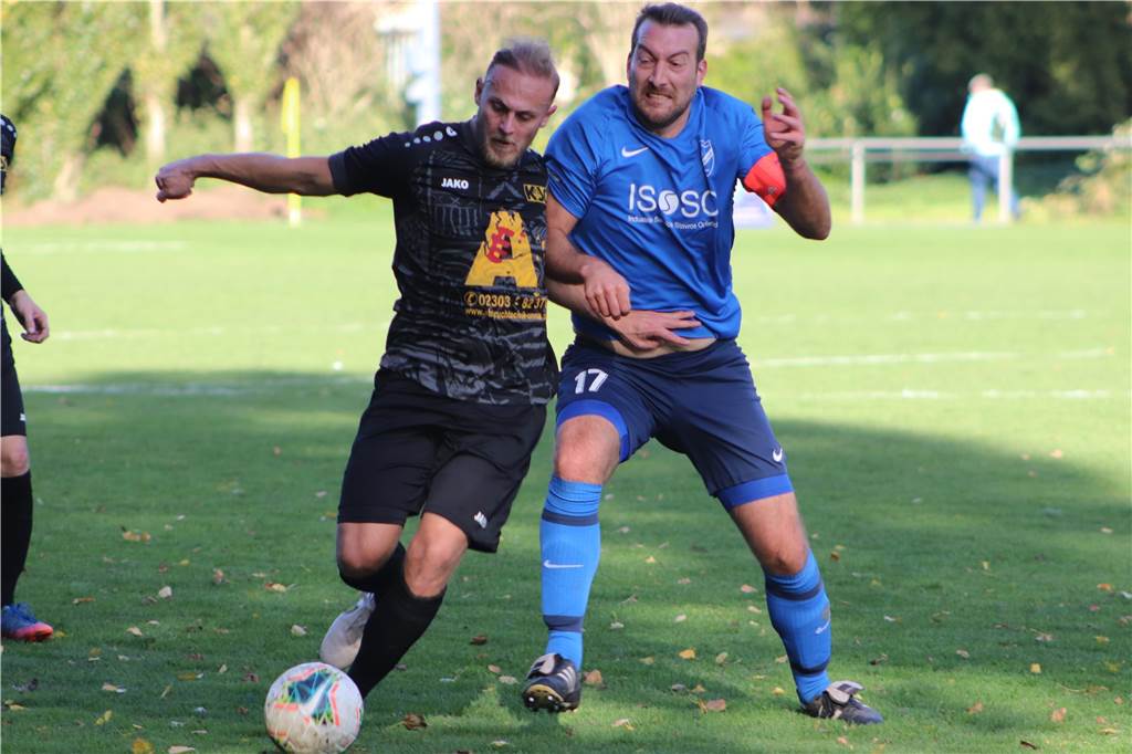 Philip Denninghoff (l.) bleibt ebenfalls beim Kamener SC.