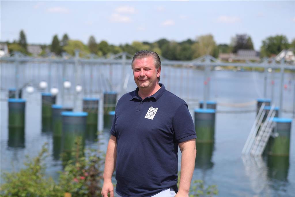 Volle Freibäder an heißem Wochenende: „Hatten fünf Leute als Parkeinweiser“ Philip Grasekamp ist Betriebsleiter im Seepark Ternscher See.
