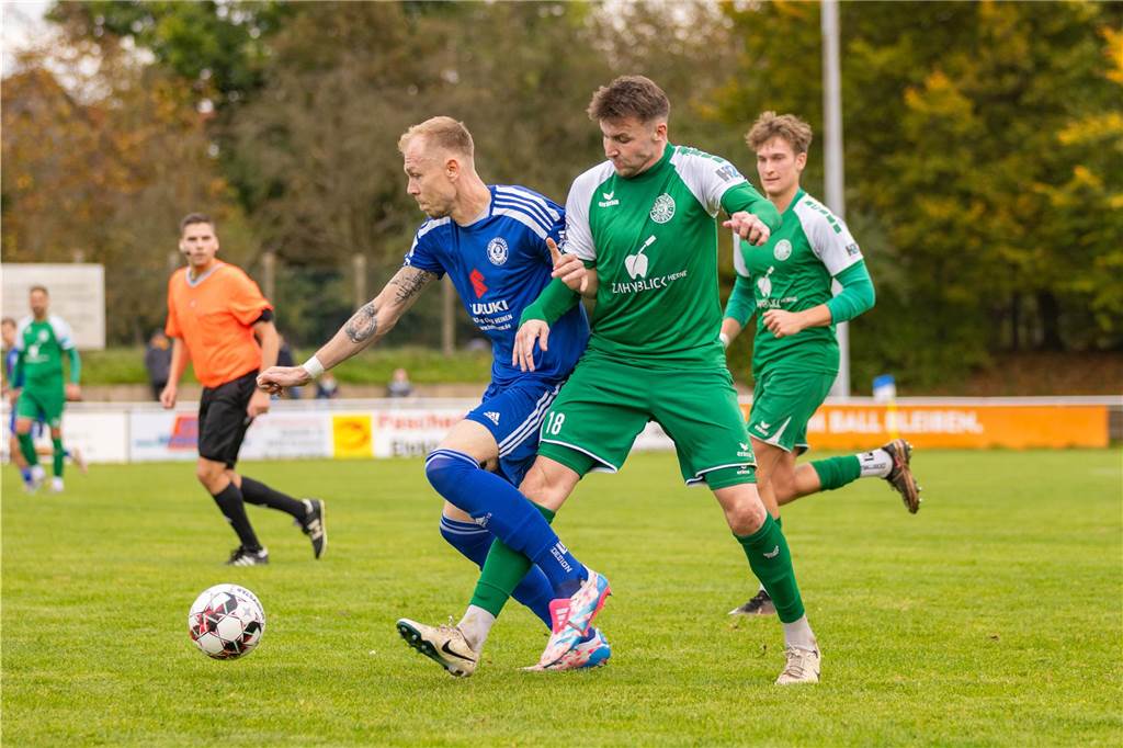 Philipp Gödde (l.) und der Holzwickeder SC starten am 19. Januar 2025 mit dem ersten Testspiel.
