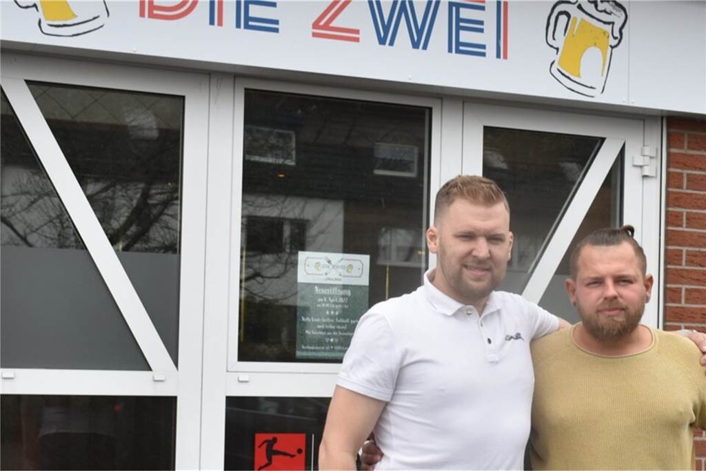 Brauer und Wirte in Castrop-Rauxel kämpfen mit höheren Bierpreisen Philipp Greulich (links) betreibt seit Anfang April mit seinem Freund Dejan Kloj "Die Zwei" in Ickern.
