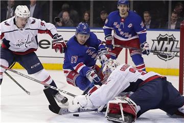 Philipp Grubauer (r) war der Rückhalt der Washington Capitals. Foto: Julie Jacobson/AP