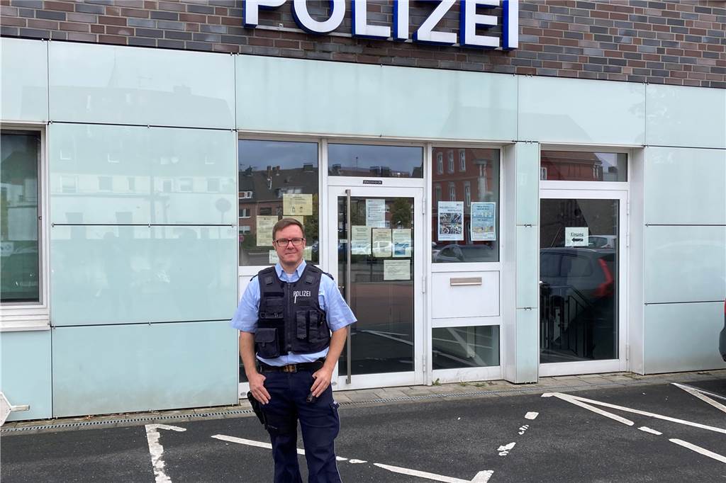Hauptkommissar Philipp Guse: „Ältere Dame kramte Handgranate aus der Tasche“ Polizeihauptkommissar Philipp Guse vor der Dorstener Polizeiwache gearbeitet.