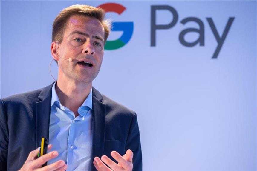 Google startet seinen Smartphone-Bezahldienst in Deutschland Philipp Justus, Vize-Präsident von Google für Zentraleuropa, stellt den neuen Smartphone-Bezahldienst Google Pay in Berlin vor. Foto: Jens Büttner