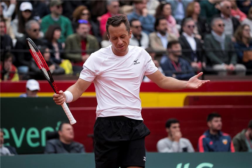 Bittere Niederlage für die deutsche Mannschaft Philipp Kohlschreiber musste sich in fünf Sätzen geschlagen geben.