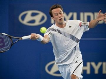 Philipp Kohlschreiber spielt beim Turnier in Perth eine Vorhand.