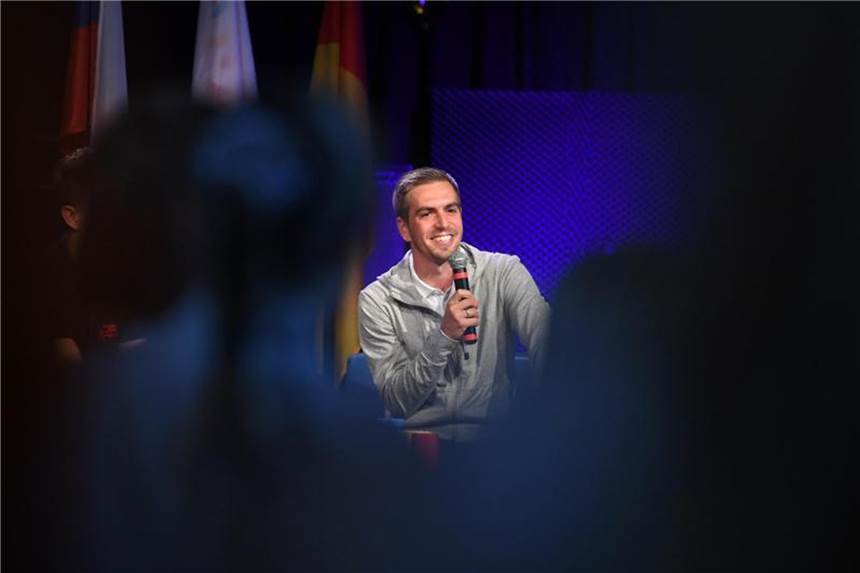„Handelsblatt“: Lahm rechtfertigt seine Kritik an Löw Philipp Lahm bestätigte, dass er nach der Kritik mit Joachim Löw telefoniert habe. Foto: Ina Fassbender